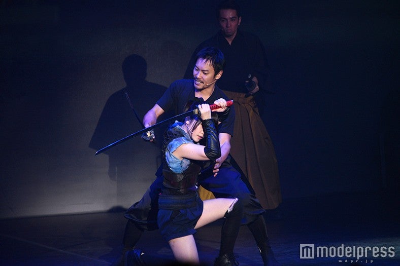 名シーンの再現／川栄李奈（C）モデルプレス