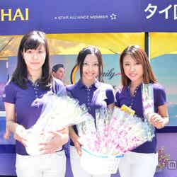 オーキッド(蘭)の花束を配るサービスも