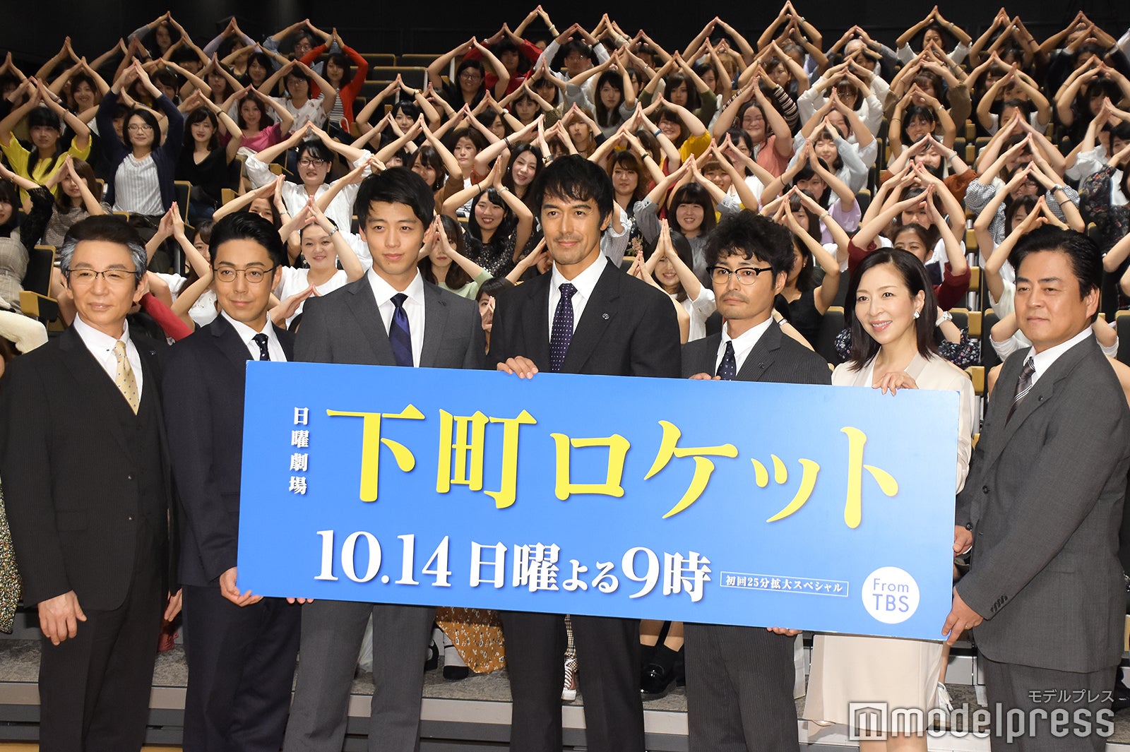 （左から）古舘伊知郎、尾上菊之助、竹内涼真、阿部寛、安田顕、真矢ミキ、立川談春（C）モデルプレス