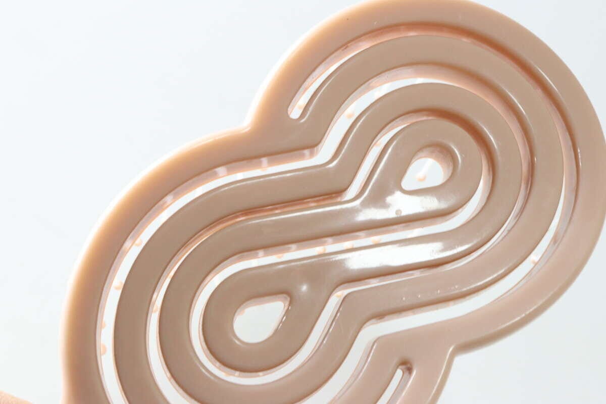 髪が乾きやすいピンヘアブラシ　隙間