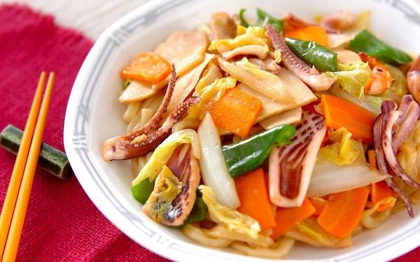 海鮮の旨味をシンプルに味わえる、海鮮焼きうどん