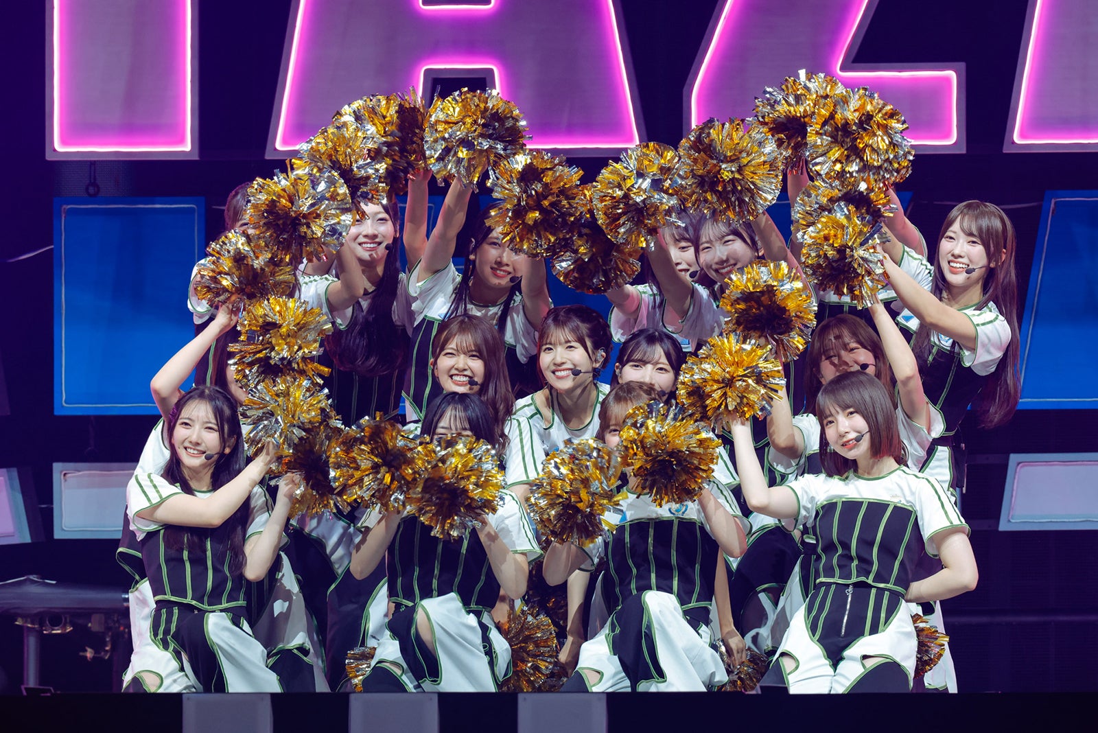 日向坂46 佐藤優羽 直筆サイン入り ステッカー OVERTHERAINBOW