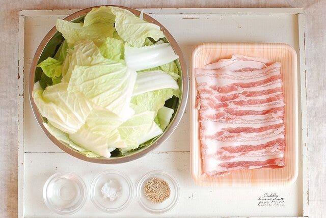 豚バラと白菜の重ね蒸し材料