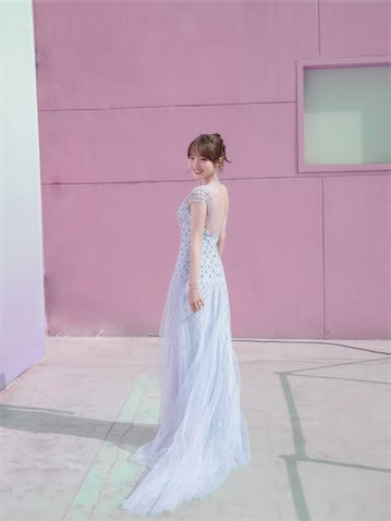 本田真凜「ツヤ肌メイクしてみました」麗しいドレス姿に反響「可愛すぎて辛い」