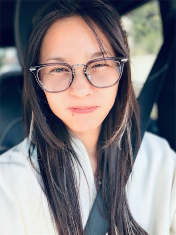 瀬戸朝香、ドライブ中の"ごきげん"メガネ姿を公開「ほんま可愛い過ぎるぅ～」