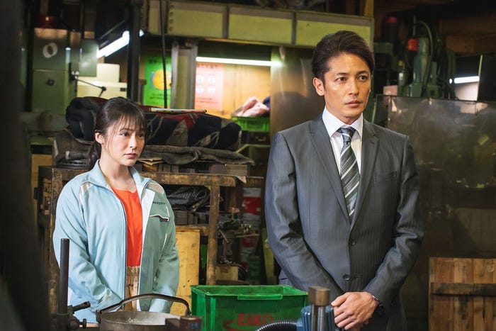 貫地谷しほり・玉木宏/「スパイラル~町工場の奇跡~」第1話より(C)テレビ東京