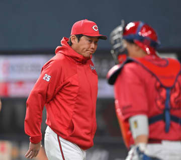 広島・新井監督が苦言「サインミスをする選手は使えない」 七回の好機で無得点…バント→ヒッティングで併殺打