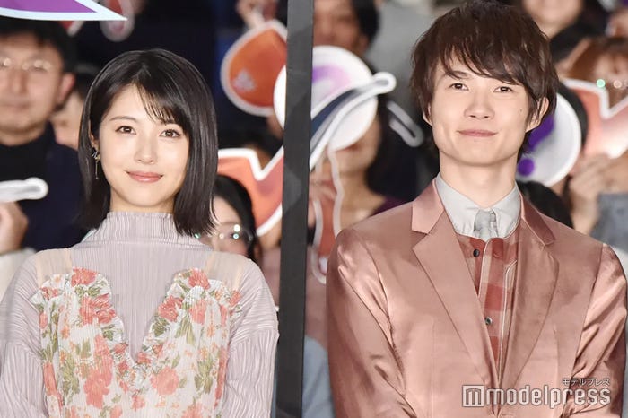 映画「屍人荘の殺人」イベントでの浜辺美波、神木隆之介(C)モデルプレス