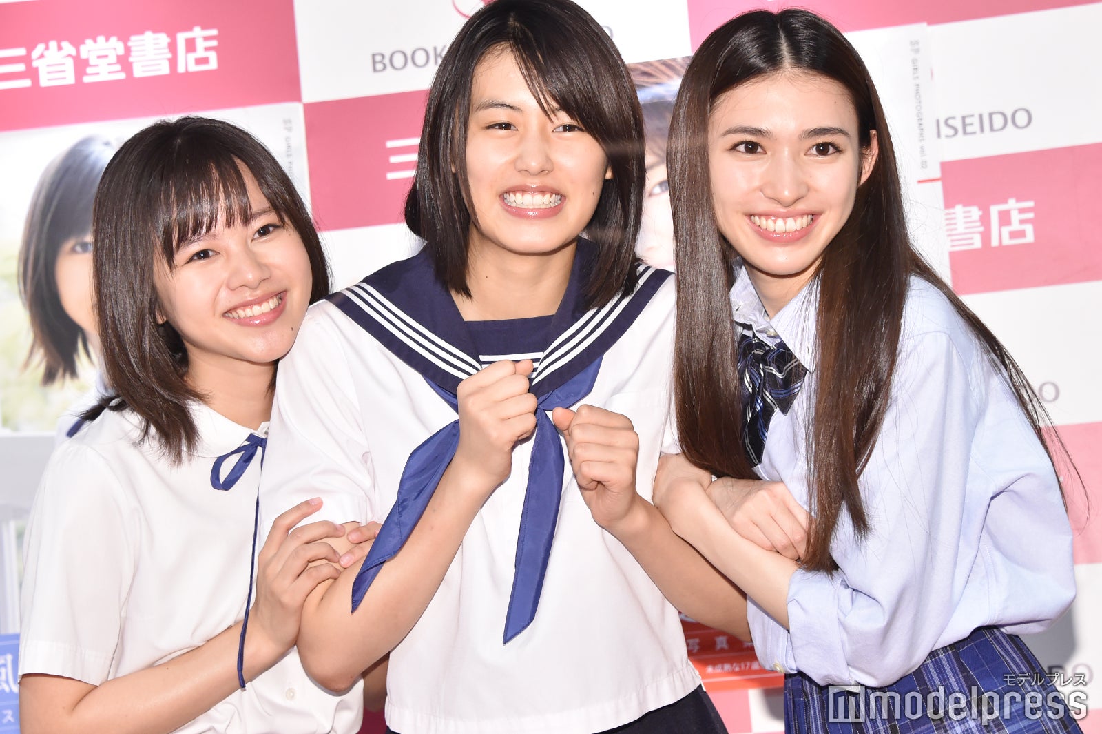 （左から）松風理咲、竹内愛紗、長見玲亜（C）モデルプレス