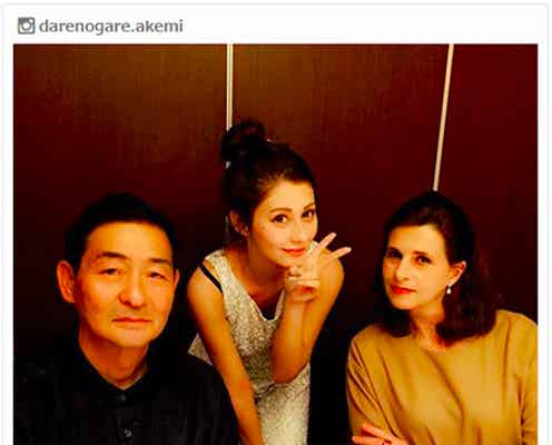 ダレノガレ明美、両親を公開 “バツ2同士”の再婚秘話とは?