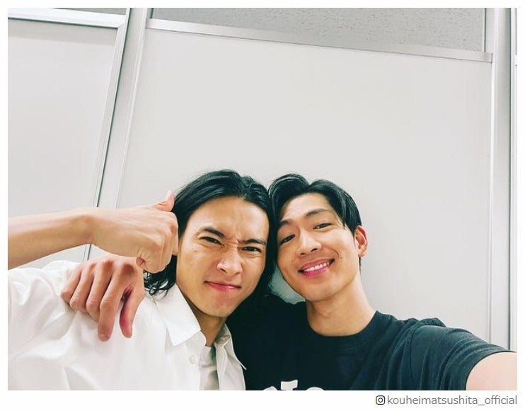 「アトムの童」松下洸平、山崎賢人の28歳バースデー祝福＆密着2ショット公開「いつもありがとう」