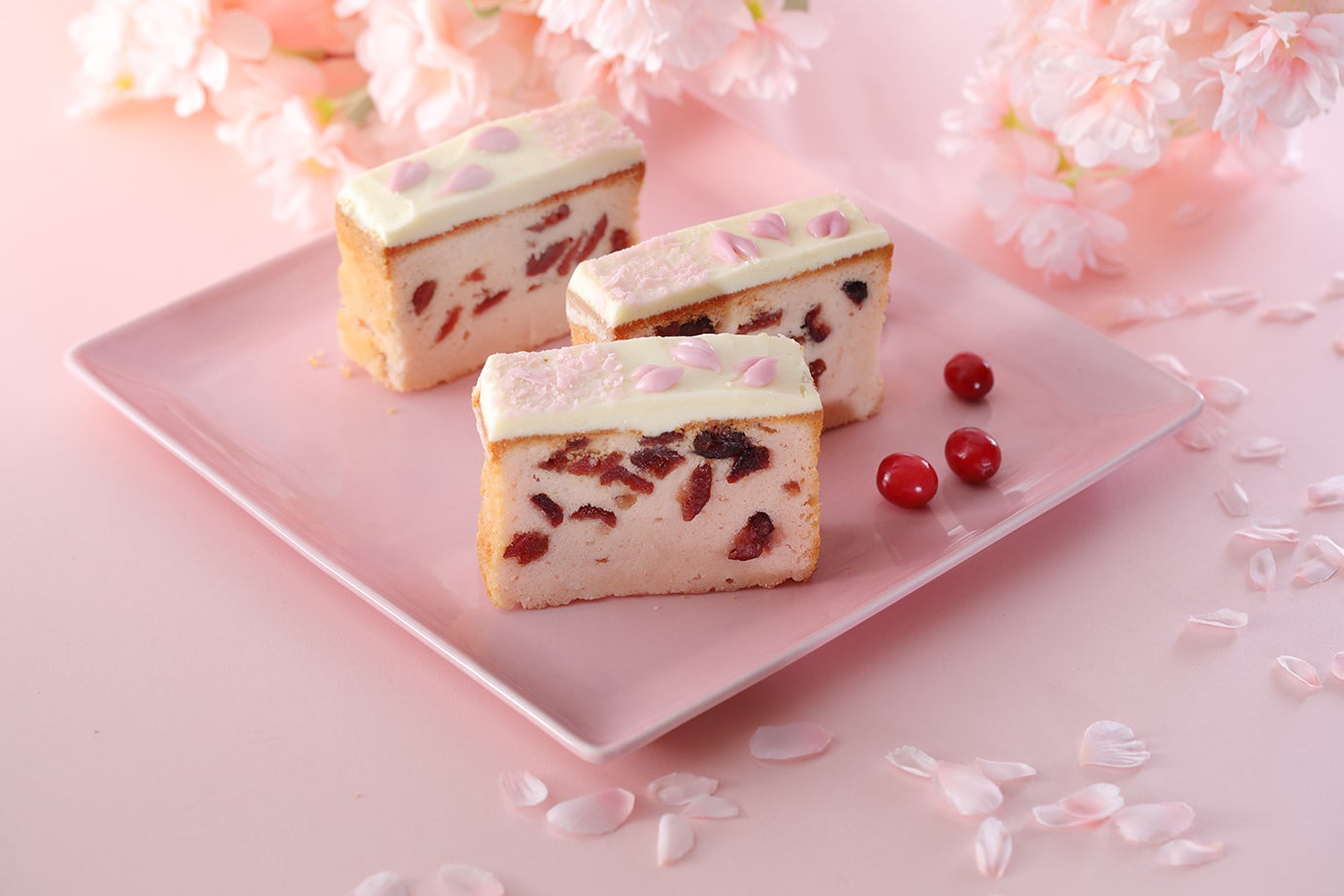 さくらとベリーのパウンドケーキ¥385／画像提供：スターバックス コーヒー ジャパン