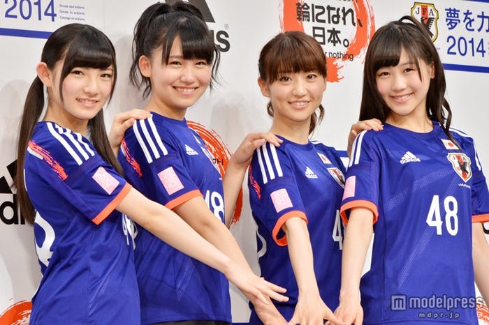 adidas新プロジェクトのアンバサダーに就任した(左から)岡田奈々、小嶋真子、大島優子、西野未姫