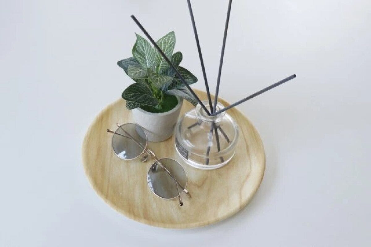 セリア　すべりにくいPPトレー（丸）　インテリアトレー　使用例