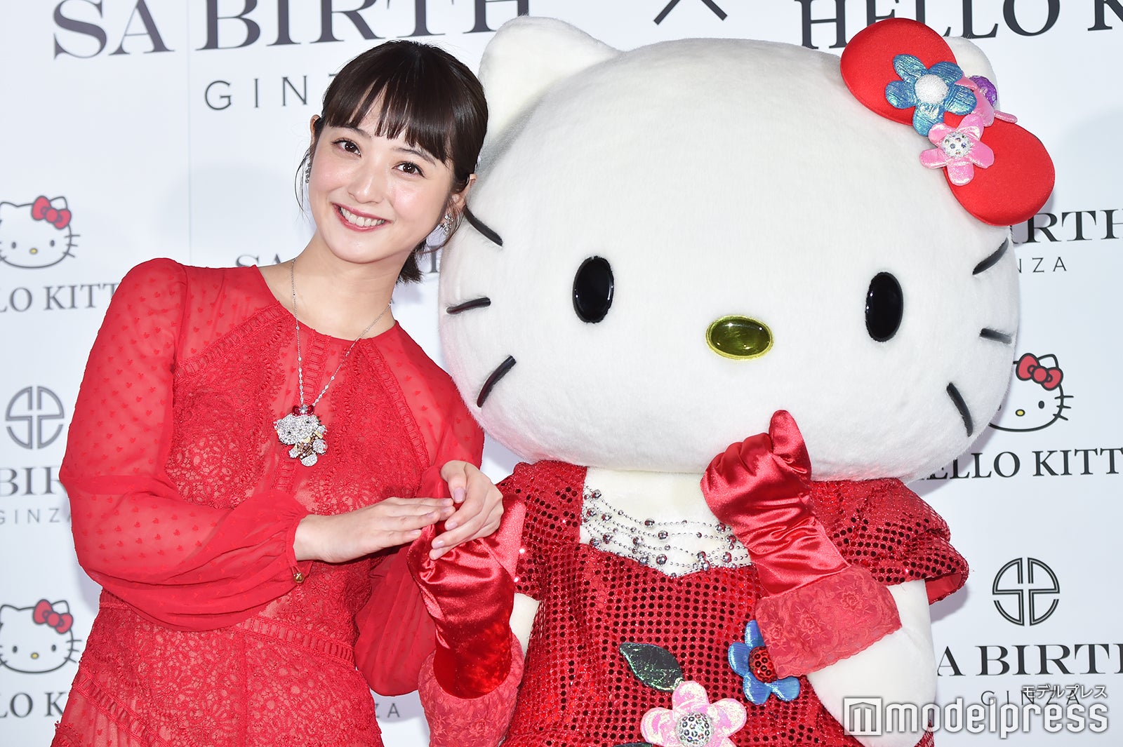 佐々木希、ハローキティ（C）モデルプレス