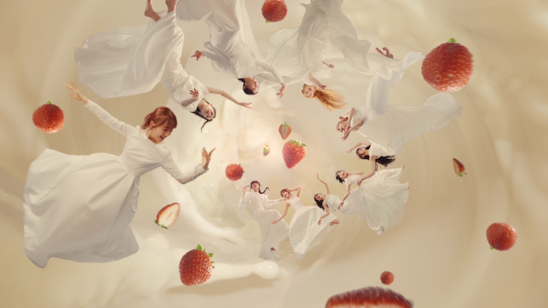ME:I／新CM「特濃ワンダーランド 濃香いちご」篇より（提供写真）