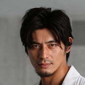 Exile Atsushiがサングラスを外し 青い目 に モデルプレス