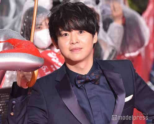 Hey! Say! JUMP有岡大貴、初レッドカーペットでウルトラマンと“相合い傘”<シン・ウルトラマン>