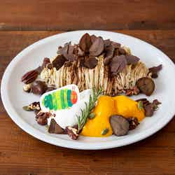 ふとっちょあおむしとさなぎのモンブランパンケーキ ¥1,500／画像提供：：フレーバーワークス