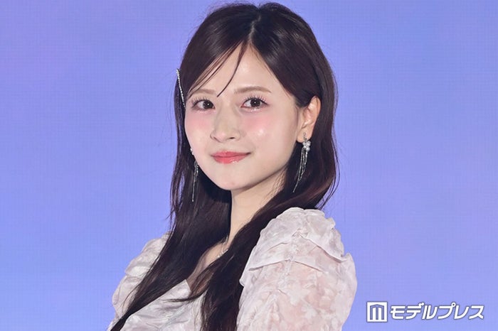 乃木坂46金川紗耶、美ウエストのぞくミニ丈Tシャツコーデ披露「綺麗すぎるくびれ」「抜群のスタイルが際立ってる」と反響