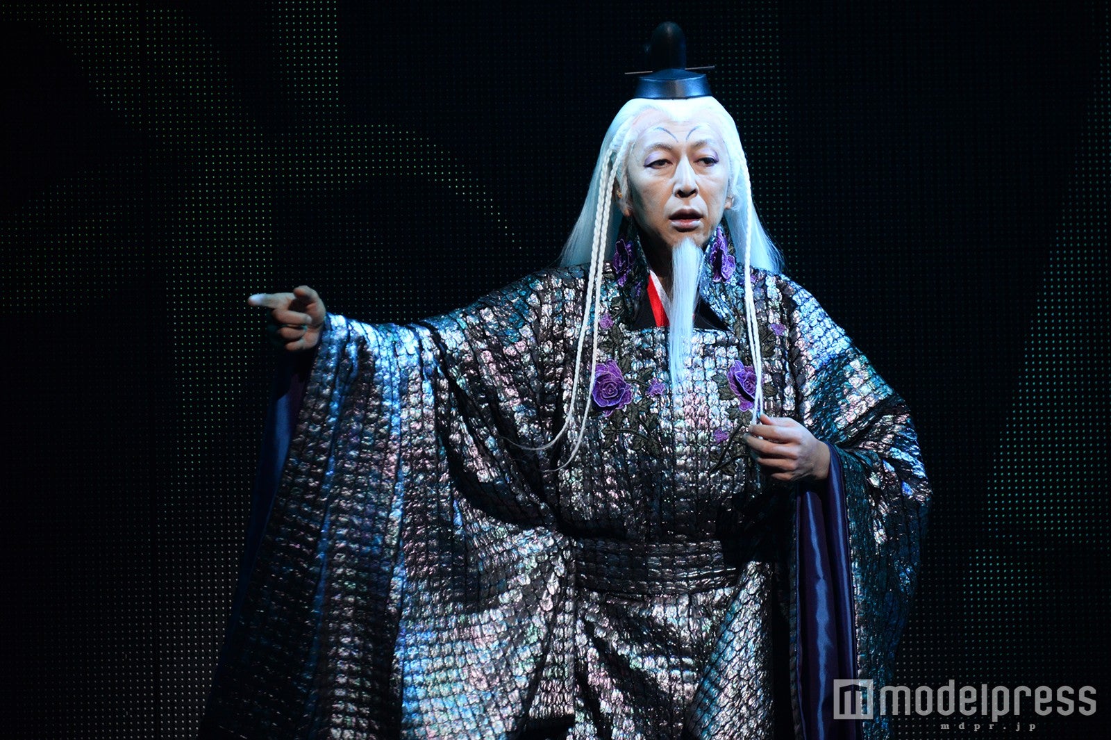 劇団☆新感線舞台「Vamp Bamboo Burn～ヴァン！バン！バーン！～」フォトコールの様子（C）モデルプレス