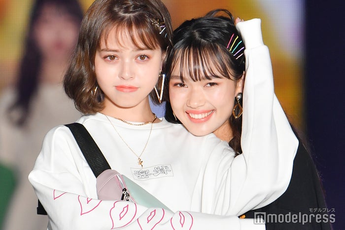 顔面最強女子 メドウズ舞良 ドール系美女 加藤ナナにあご乗せ キュートな2ショット Girlsaward 19 A W モデルプレス 顔面最強女子 メドウズ舞良 ドール系美女 加藤ナナにあご乗せ キュートな2ショット Girlsaward 19 A W モデルプレス