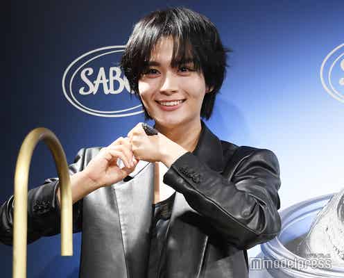 なにわ男子・大西流星、全身ブラックコーデで登場「胸元開きめ」24歳の“大人の魅力”披露