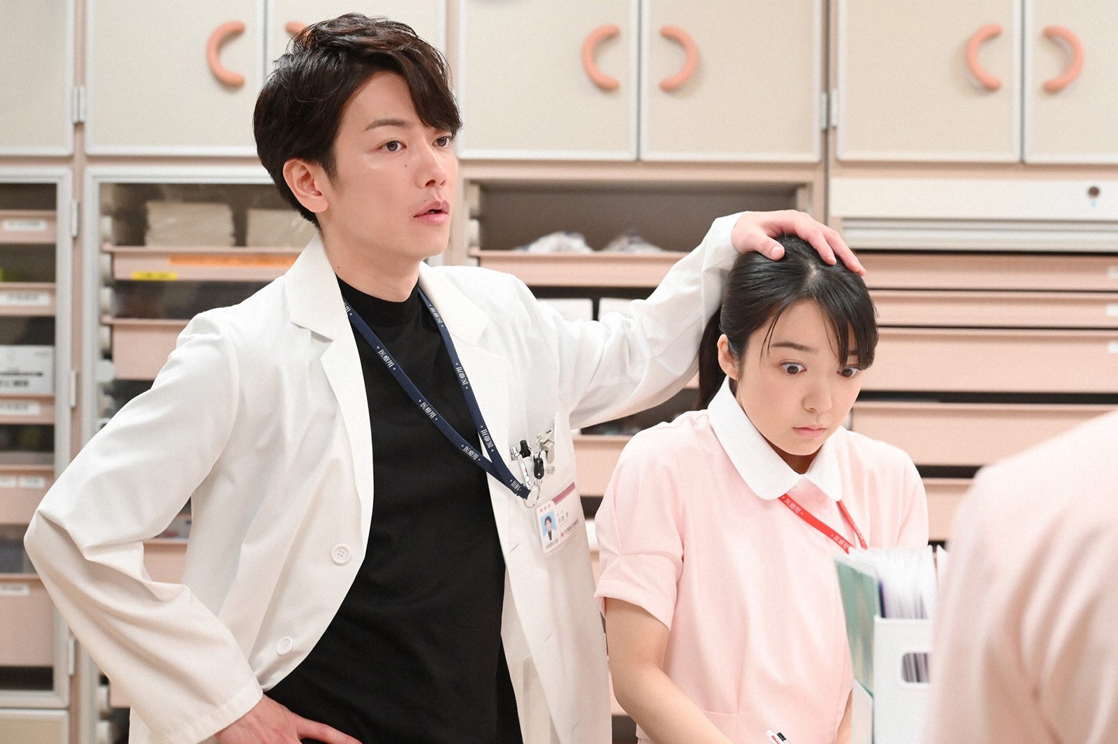 佐藤健「俺の彼女だから」“頭ぽん”交際宣言に胸キュンの嵐＜恋は