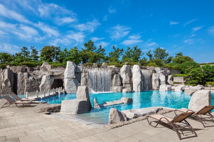  ガーデンプール／画像提供：シェラトン・グランデ・トーキョーベイ・ホテル