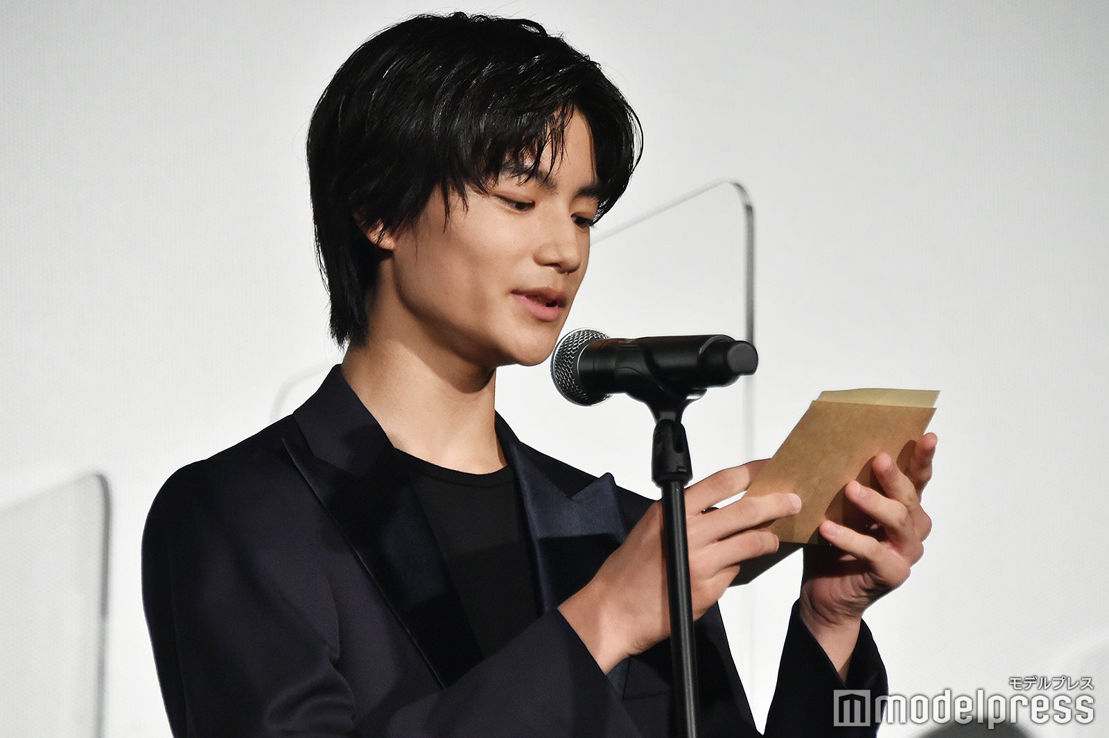 新垣結衣への手紙を読み上げる城桧吏（C）モデルプレス