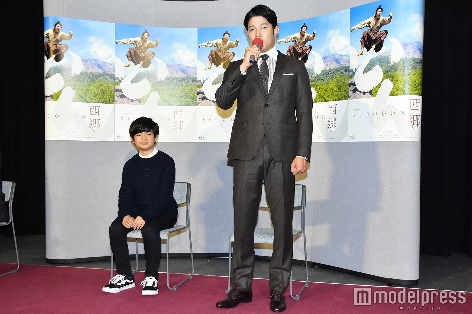 渡邊蒼、鈴木亮平 （C）モデルプレス