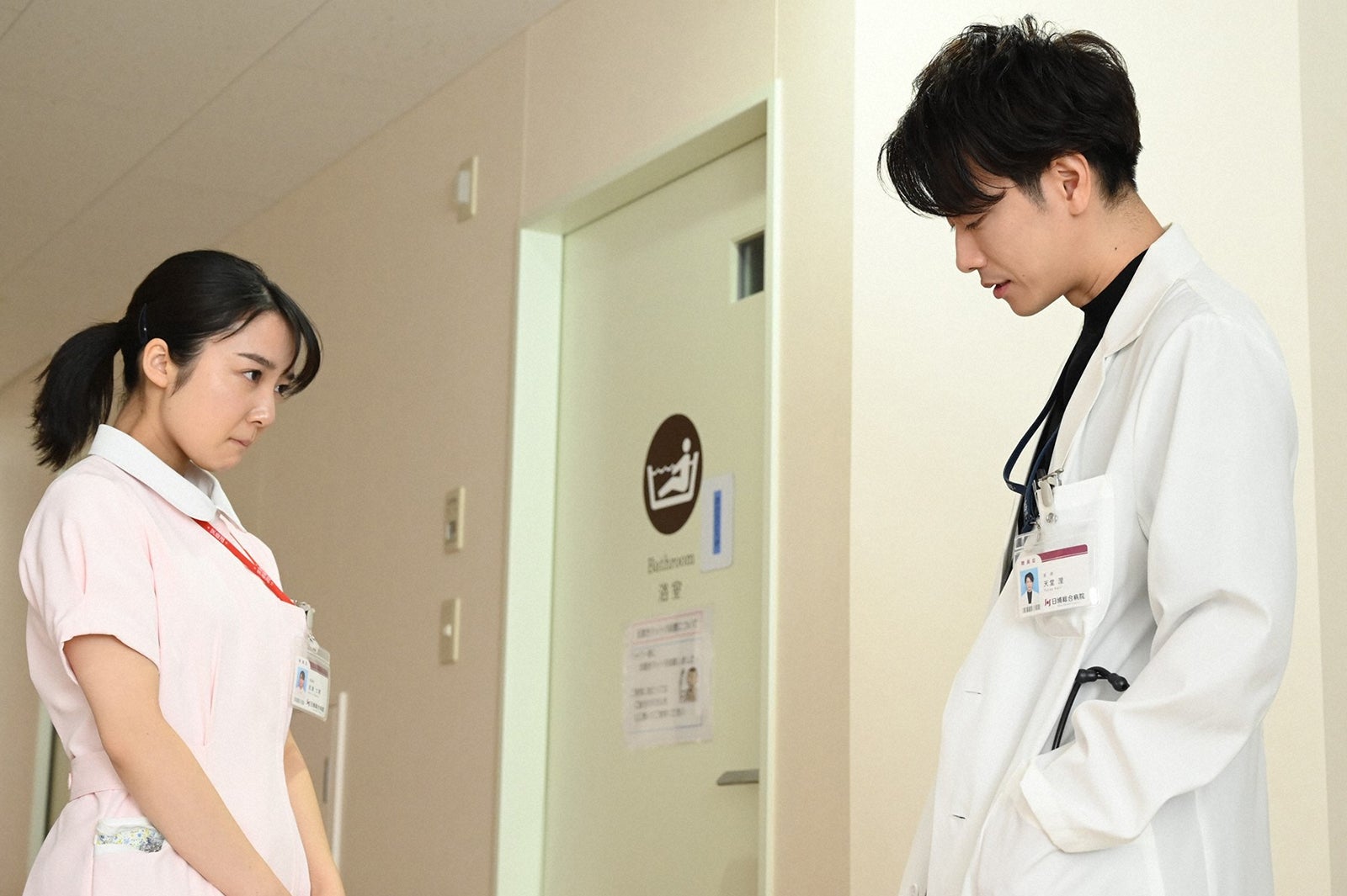 上白石萌音、佐藤健／「恋はつづくよどこまでも」第4話より（C）TBS