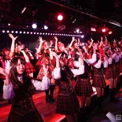 「桜の花びらたち」／「AKB48劇場 6周年記念特別公演」より