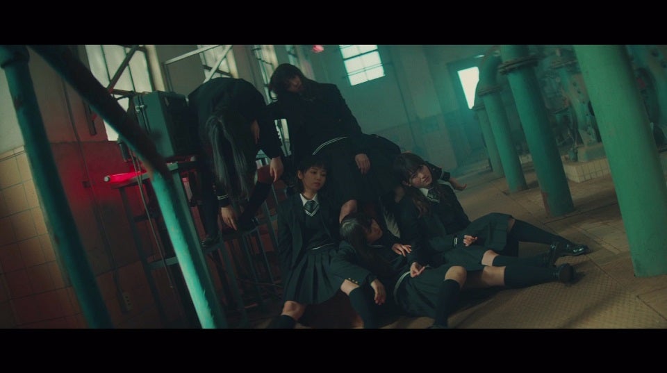 欅坂46「もう森へ帰ろうか？」MVより （提供画像） 欅坂46「もう森へ帰ろうか？」MVより （提供画像）