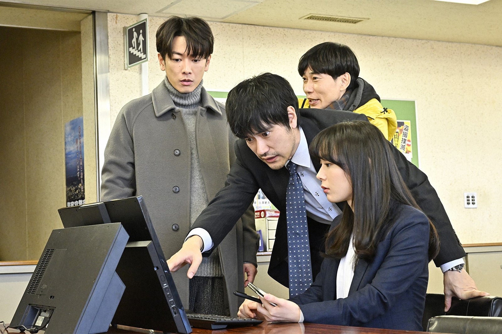 佐藤健、板倉俊之、松山ケンイチ、穂志もえか／  「100万回 言えばよかった」第7話より（C）TBS