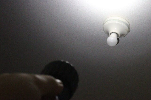 2WAY懐中電灯　懐中電灯使用時　暗所