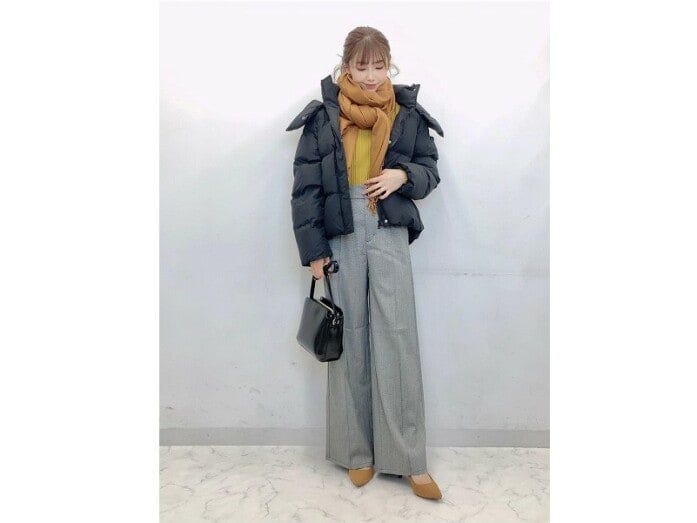 きれいめなワイドパンツはオンオフ問わず使えて便利　出典：StyleHint
