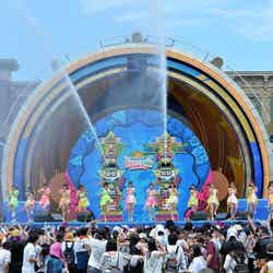 “近すぎ”の次は“濡れすぎ”、AKB48史上最高の“びしょ濡れ”ライブ開幕(C)AKS