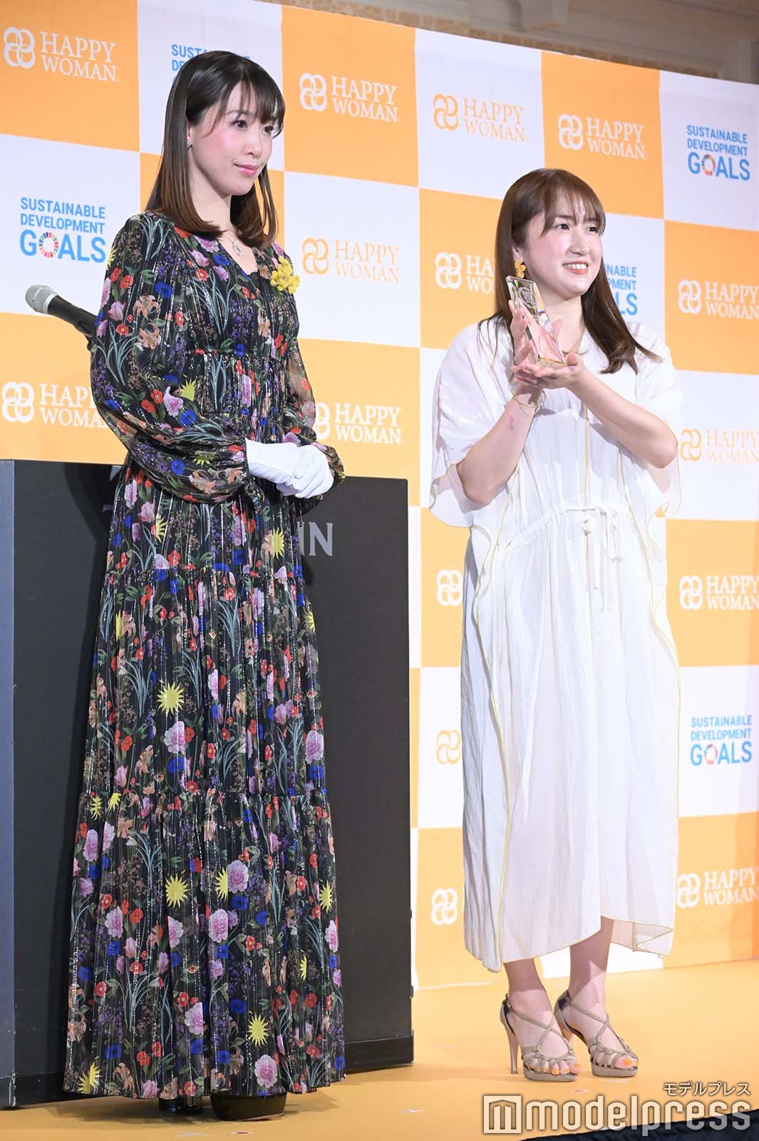 龍真咲、廣岡茜氏 （C）モデルプレス