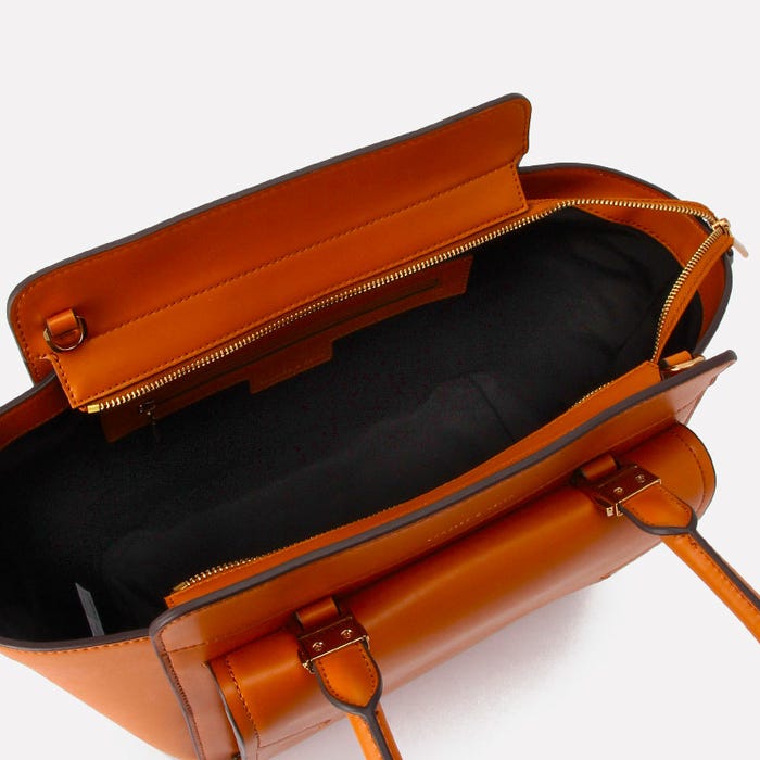 ラージガセットトート「CHARLES & KEITH」7,506円(税込)/画像提供:CHARLES & KEITH OFFICIAL ONLINE STORE