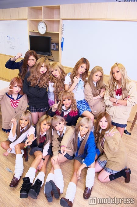 制服ギャルだらけの「JK egg」創刊