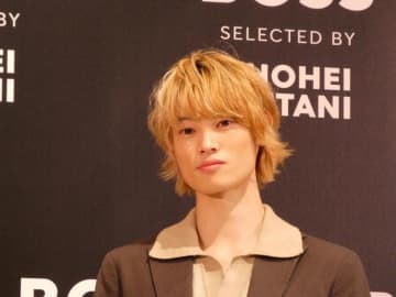 窪塚愛流 父・洋介をほうふつとさせる金髪姿で登場！「冷蔵庫が友達のサインだらけ」と“愛流流”エピソードを明かす