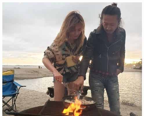 岩堀せり、夫・GLAY TAKUROと「夫婦共同作業」仲睦まじい2ショットに反響