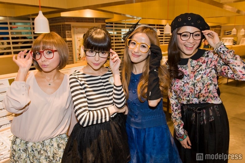 益若つばさの“ダテメ”ファッションに、上海ガール200人熱狂