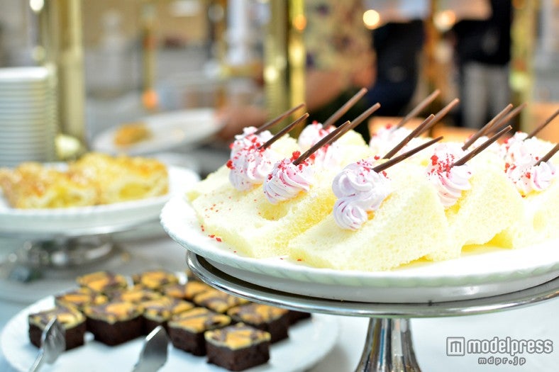 ブッフェ形式で楽しめる／「クリスタルパレス・レストラン」