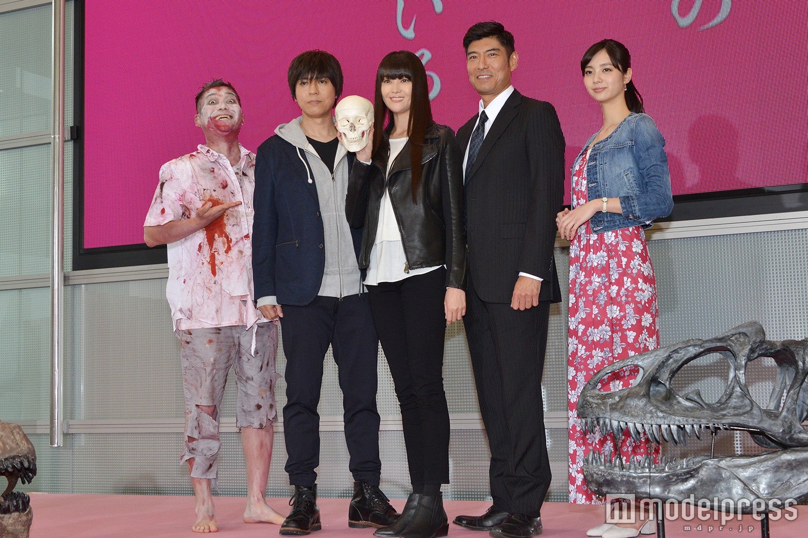 （左から）長浜之人、上川隆也、観月ありさ、高嶋政宏、新川優愛（C）モデルプレス