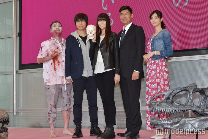 (左から)長浜之人、上川隆也、観月ありさ、高嶋政宏、新川優愛(C)モデルプレス