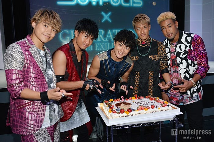 GENERATIONS白濱亜嵐、サプライズバースデー/(左より)小森隼、数原龍友、白濱亜嵐、中務裕太、関口メンディー