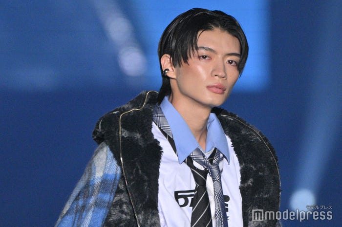 黒髪の杢代和人(C)モデルプレス