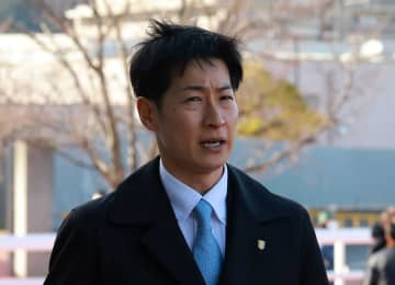 今年新開業の柴田卓調教師が阪神1Rでうれしい初勝利 「最後までわからなかったです」
